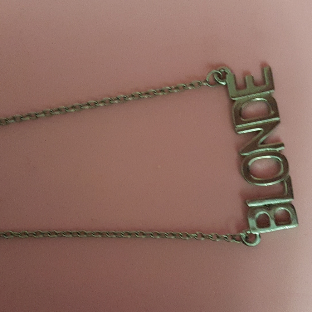 Blonde necklace